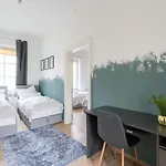 70m2 - 3 Bedrooms - Balcony - Near Uni - Netflix *