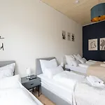 70m2 - 3 Bedrooms - Balcony - Near Uni - Netflix Apartment *
