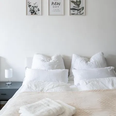 70m2 - 3 Bedrooms - Balcony - Near Uni - Netflix * لوبن