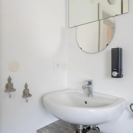 70m2 - 3 Bedrooms - Balcony - Near Uni - Netflix شقة لوبن