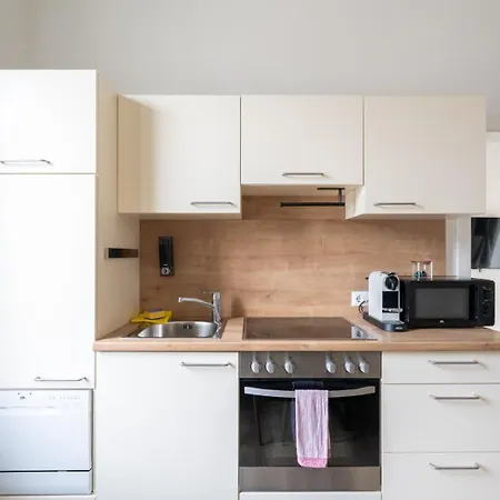 70m2 - 3 Bedrooms - Balcony - Near Uni - Netflix דירה