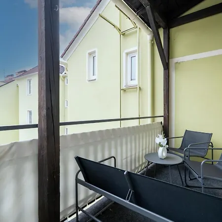 70m2 - 3 Bedrooms - Balcony - Near Uni - Netflix *