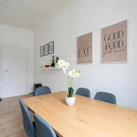 דירה 70m2 - 3 Bedrooms - Balcony - Near Uni - Netflix *