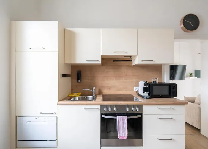 70m2 - 3 Bedrooms - Balcony - Near Uni - Netflix Apartmán