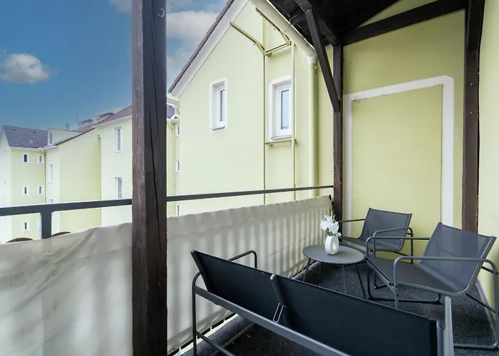 70m2 - 3 Bedrooms - Balcony - Near Uni - Netflix *