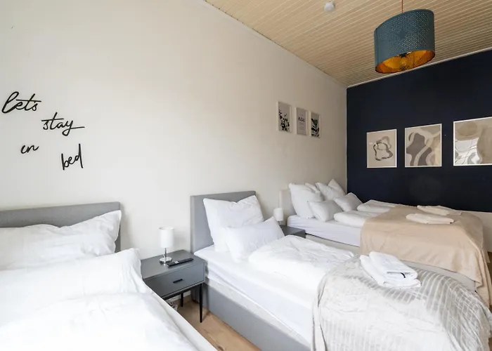 70m2 - 3 Bedrooms - Balcony - Near Uni - Netflix דירה *