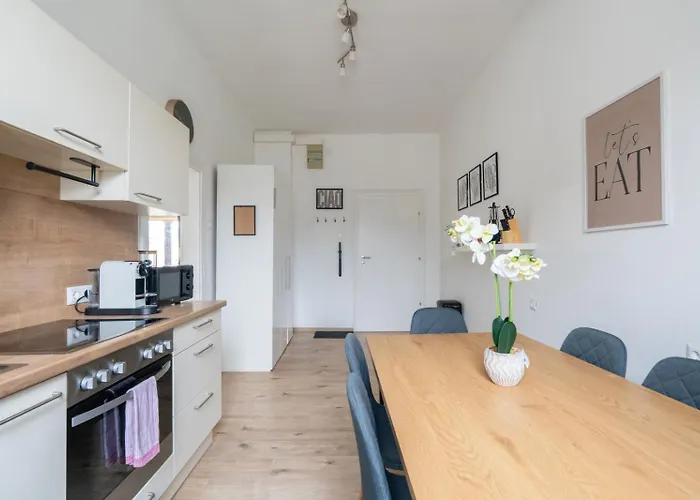 70m2 - 3 Bedrooms - Balcony - Near Uni - Netflix * לאובן