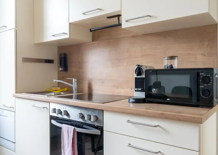 70m2 - 3 Bedrooms - Balcony - Near Uni - Netflix דירה לאובן