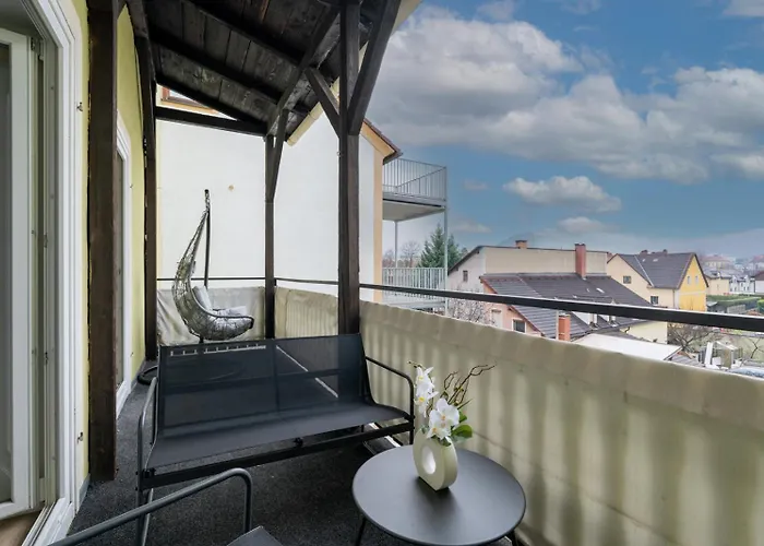 70m2 - 3 Bedrooms - Balcony - Near Uni - Netflix