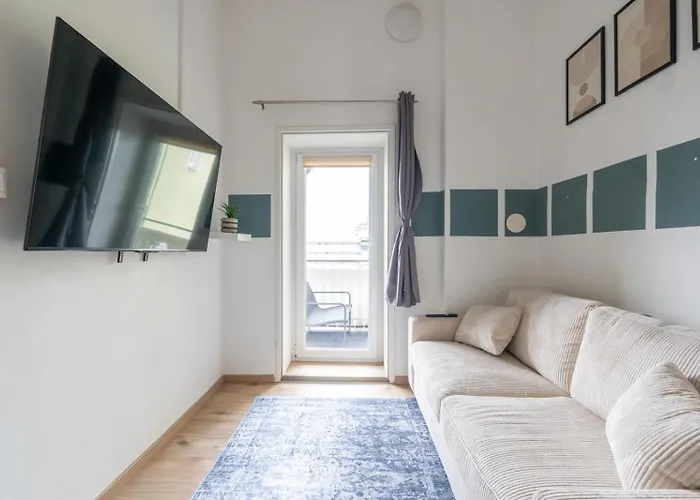 Apartmán 70m2 - 3 Bedrooms - Balcony - Near Uni - Netflix *